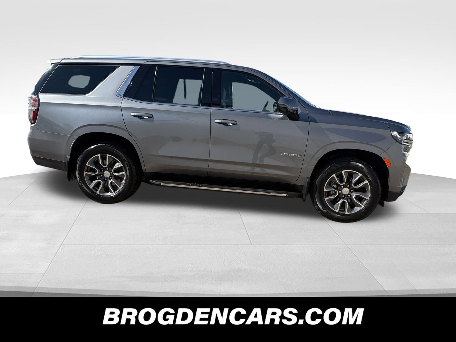 Used 2021 Chevrolet Tahoe LT w/ Luxury Package AWD/4WD image 2