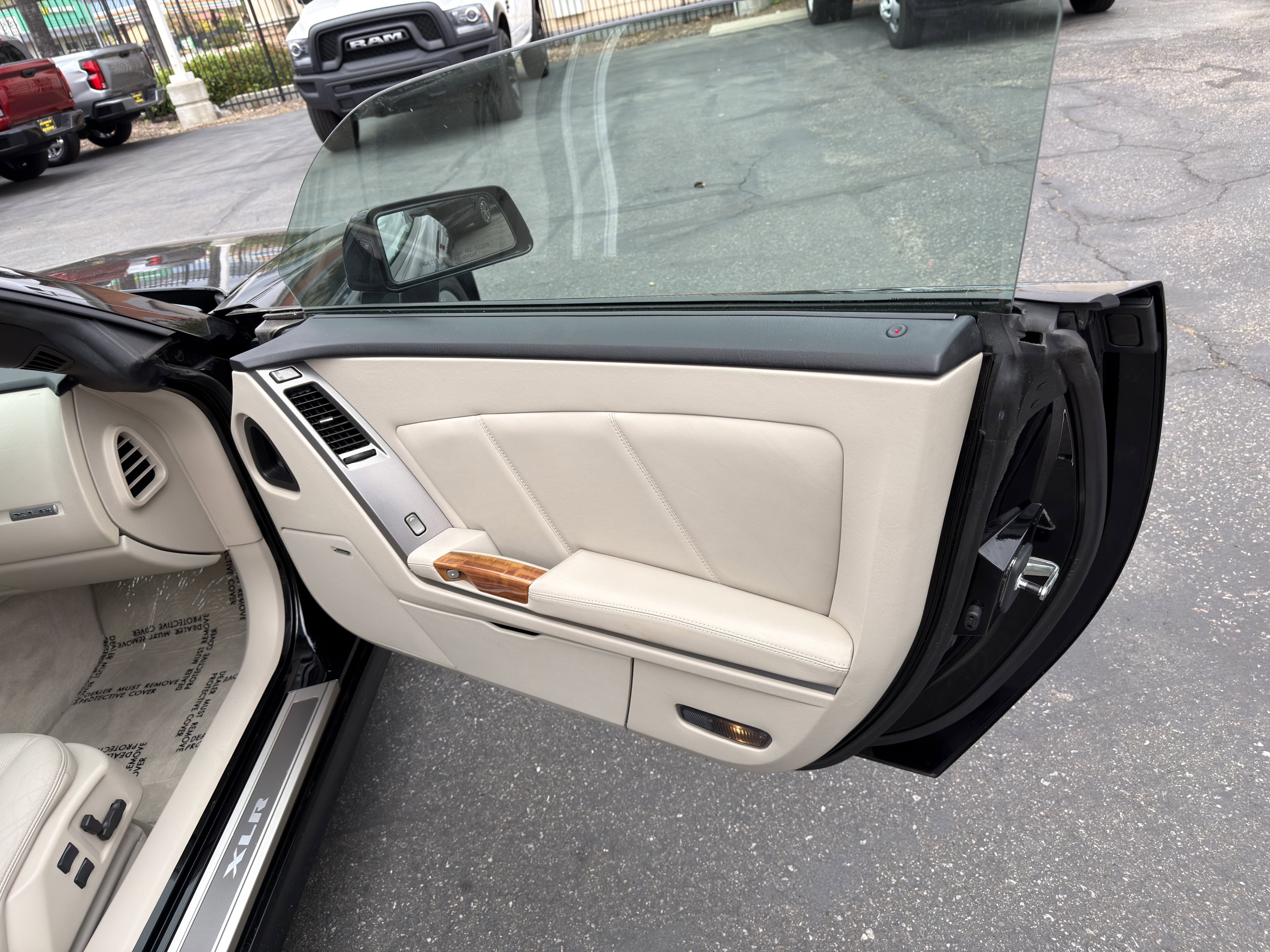 Used 2006 Cadillac XLR RWD image 23