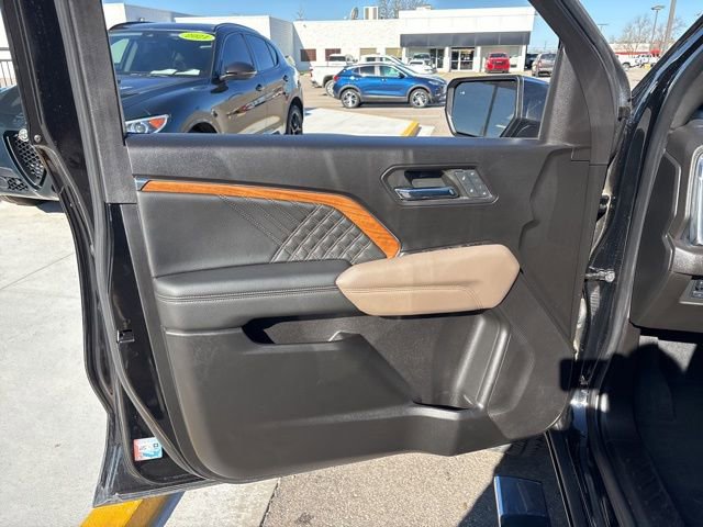 Used 2023 GMC Canyon Denali image 16