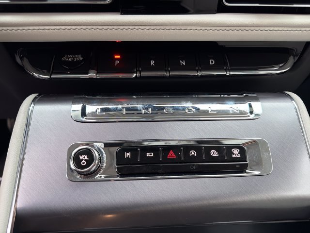 New 2027 Lincoln Aviator AWD image 32