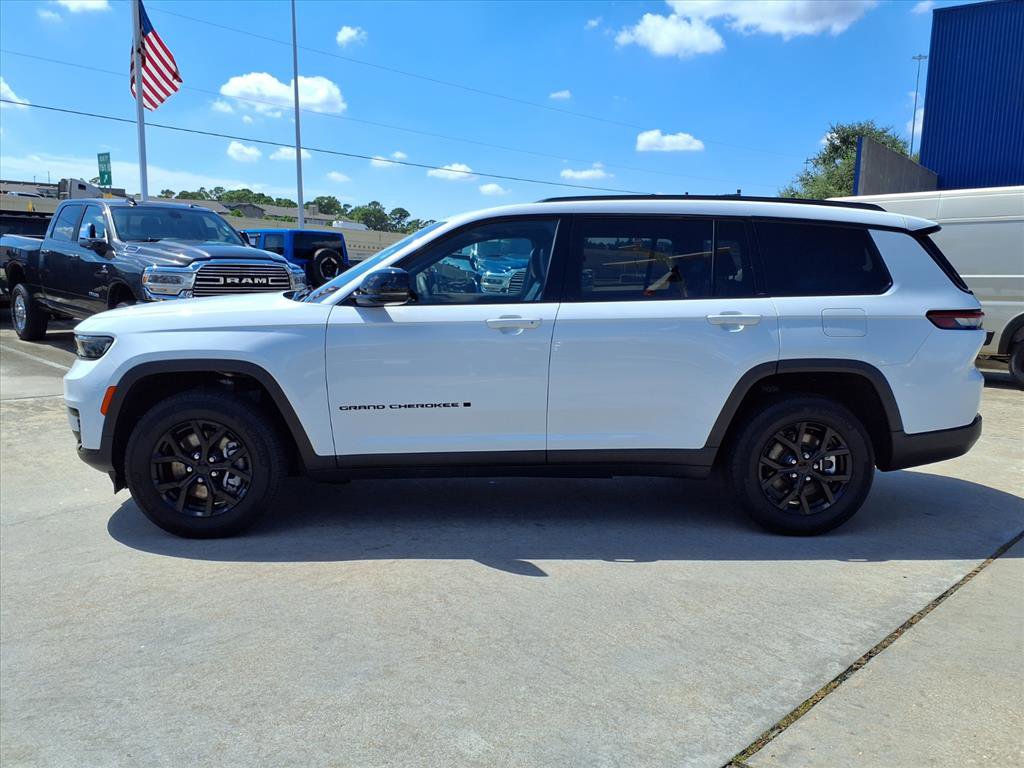 Used 2024 Jeep Grand Cherokee L Laredo image 24