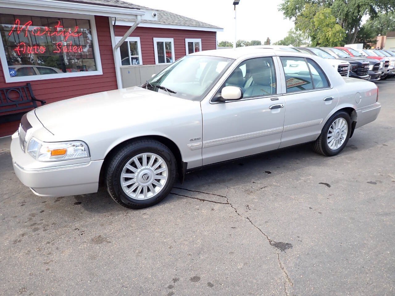 Used 2011 Mercury Grand Marquis LS RWD image 3