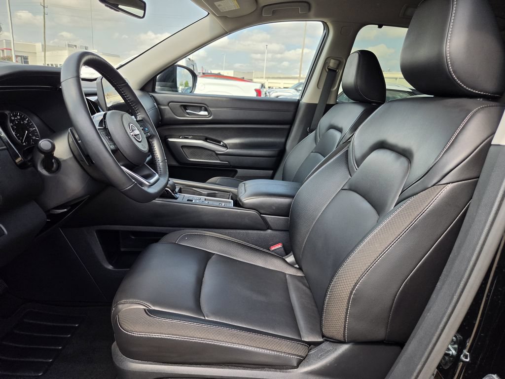 Used 2025 Nissan Pathfinder SL FWD image 26