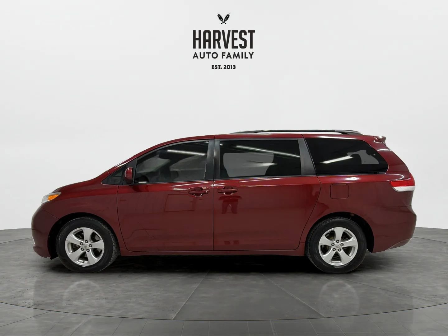 Used 2011 Toyota Sienna LE FWD image 2