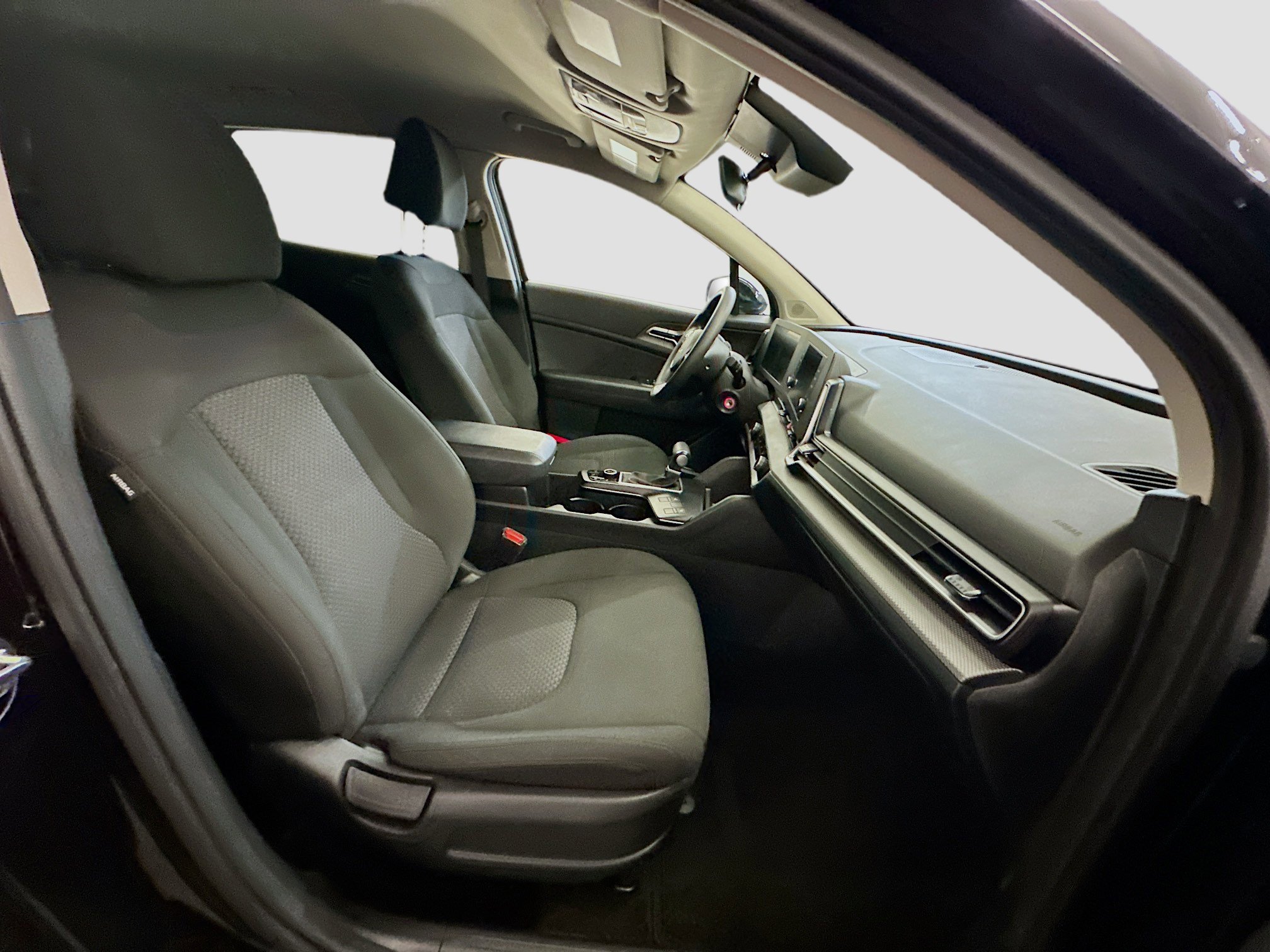 Used 2025 Kia Sportage LX image 31