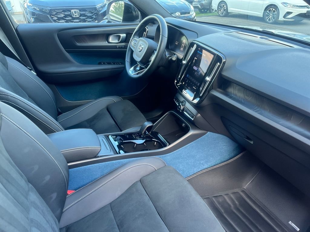 Used 2023 Volvo XC40 Recharge Ultimate image 20