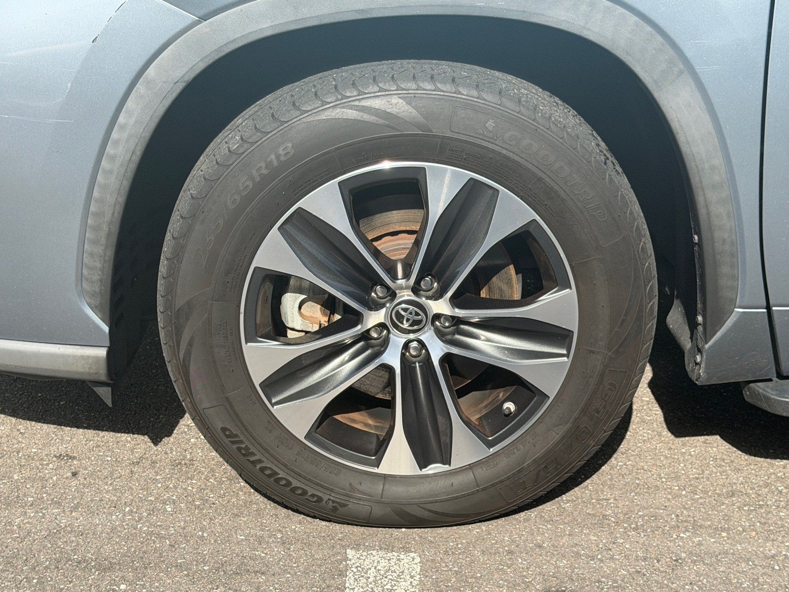 Used 2020 Toyota Highlander XLE FWD image 11