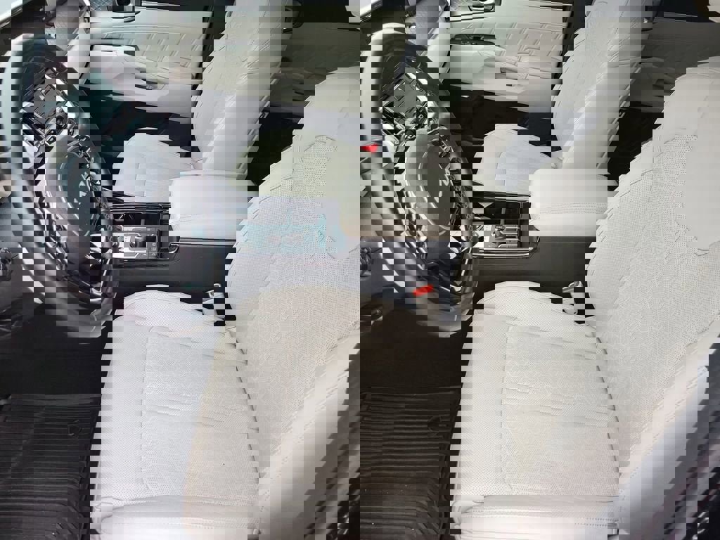 Used 2023 Kia Sorento SX Prestige w/ Panoramic Sunroof Package image 9