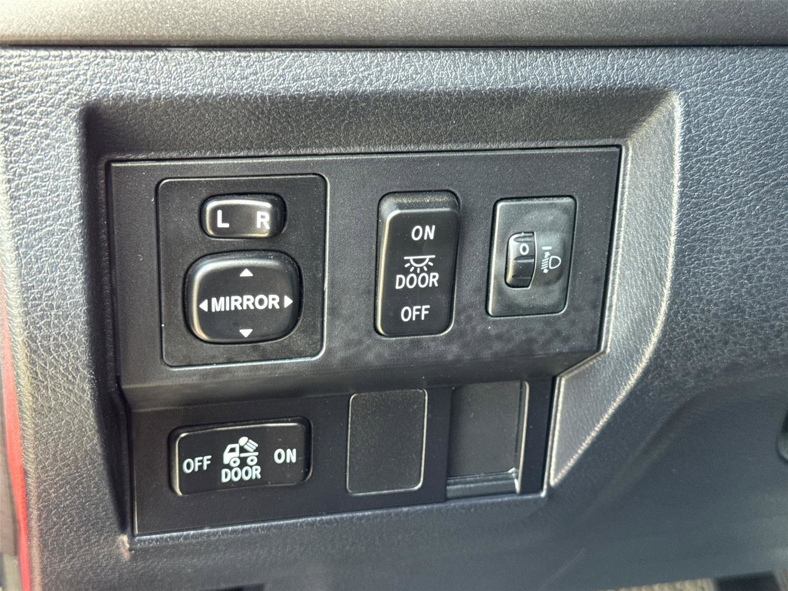Used 2017 Toyota Tundra SR5 w/ SR5 Upgrade Package RWD image 28