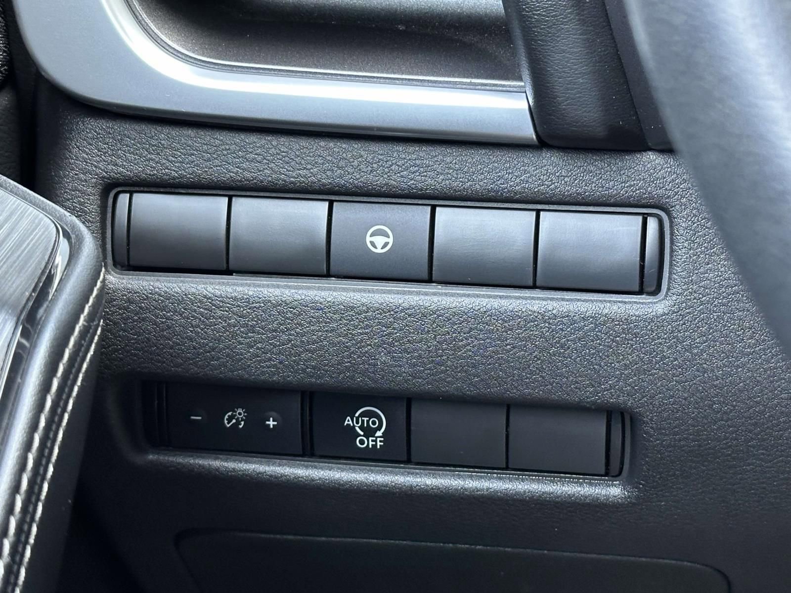 Used 2023 Nissan Rogue SV image 23