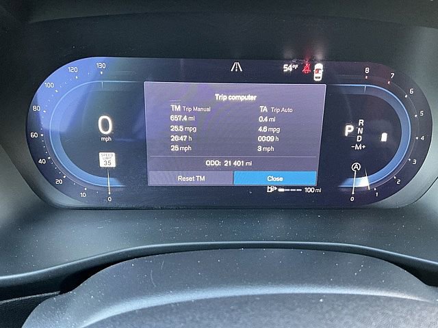 Certified 2025 Volvo XC40 B5 Core image 32