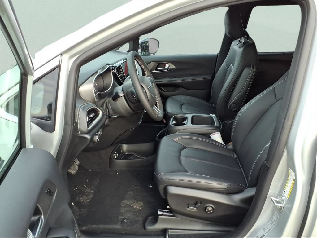 New 2026 Chrysler Pacifica Select FWD image 19
