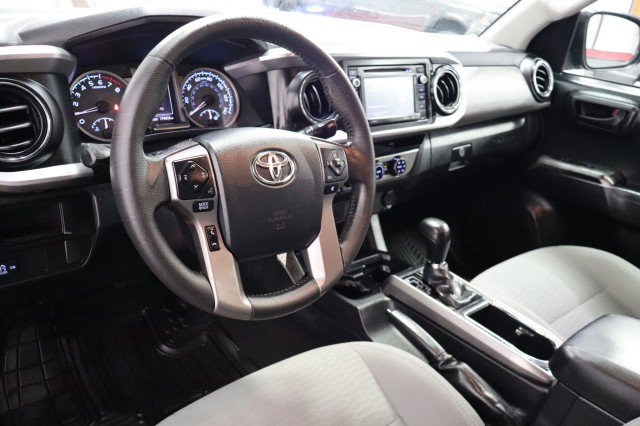 Used 2017 Toyota Tacoma SR5 w/ Tow Package RWD image 31