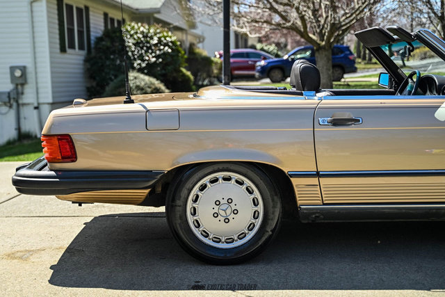 Used 1988 Mercedes-Benz 560 SL image 10