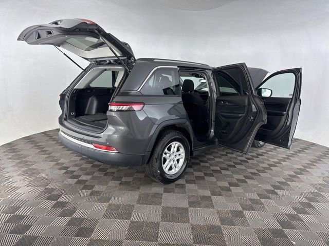 Used 2024 Jeep Grand Cherokee Laredo AWD/4WD image 14