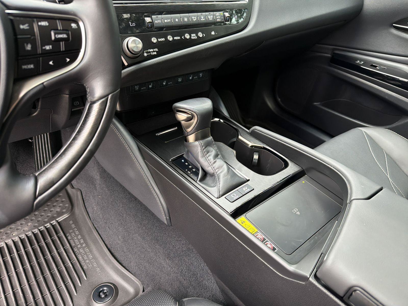 Certified 2024 Lexus ES 300h w/ Technology Package FWD image 21