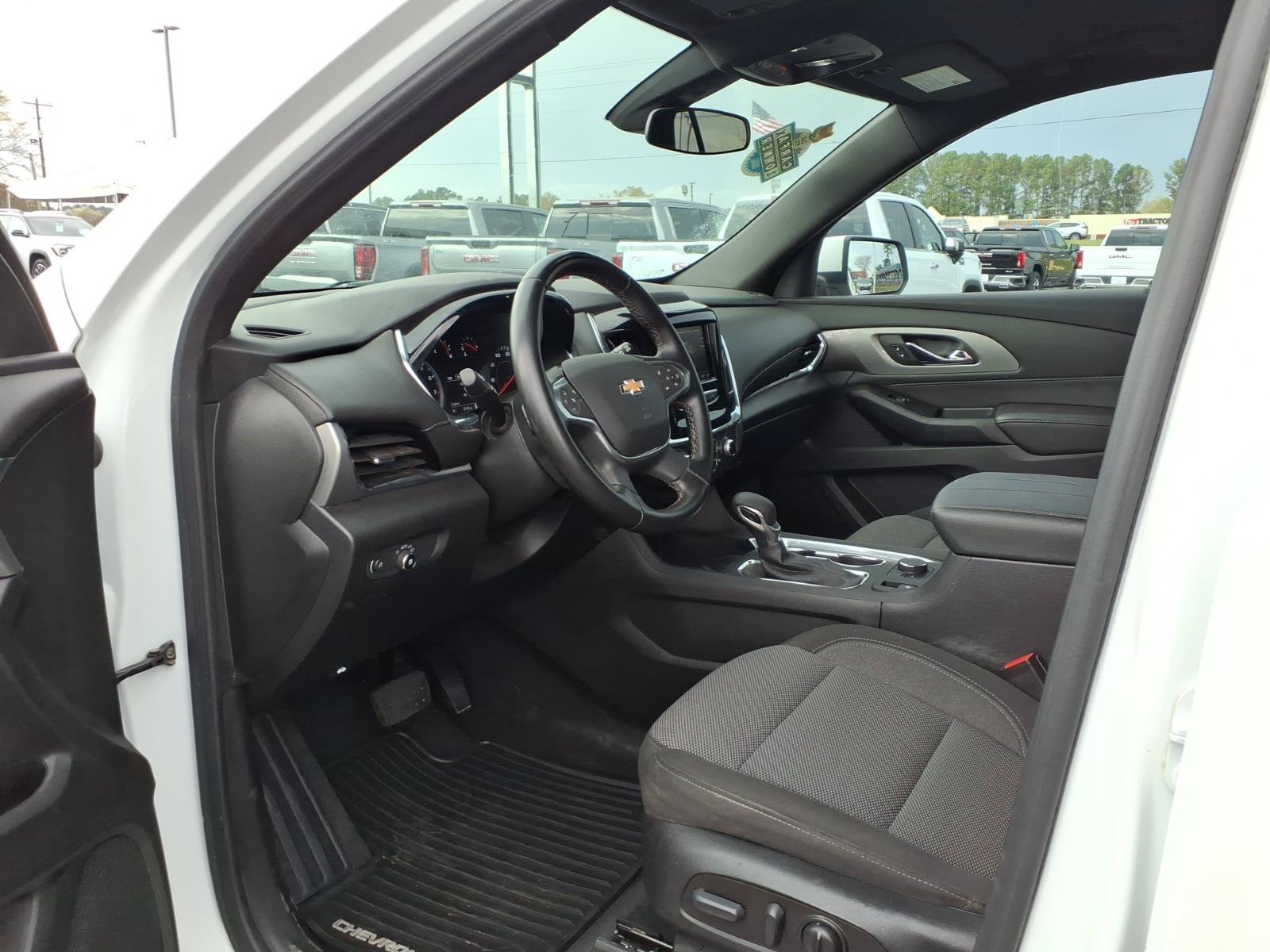 Used 2023 Chevrolet Traverse LT FWD image 20