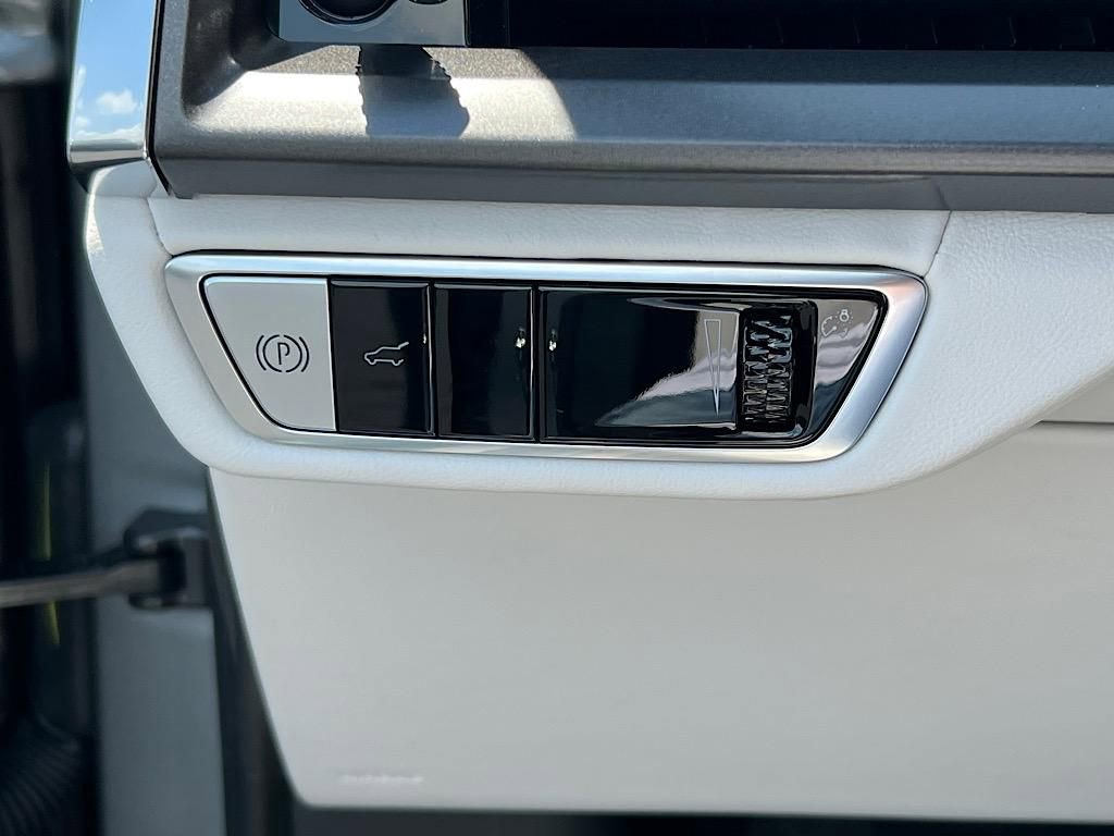 New 2026 Cadillac Vistiq Sport w/ LPO, Floor Liner Package image 16