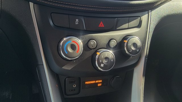 Used 2020 Chevrolet Trax LT w/ Sun & Sound Package image 24