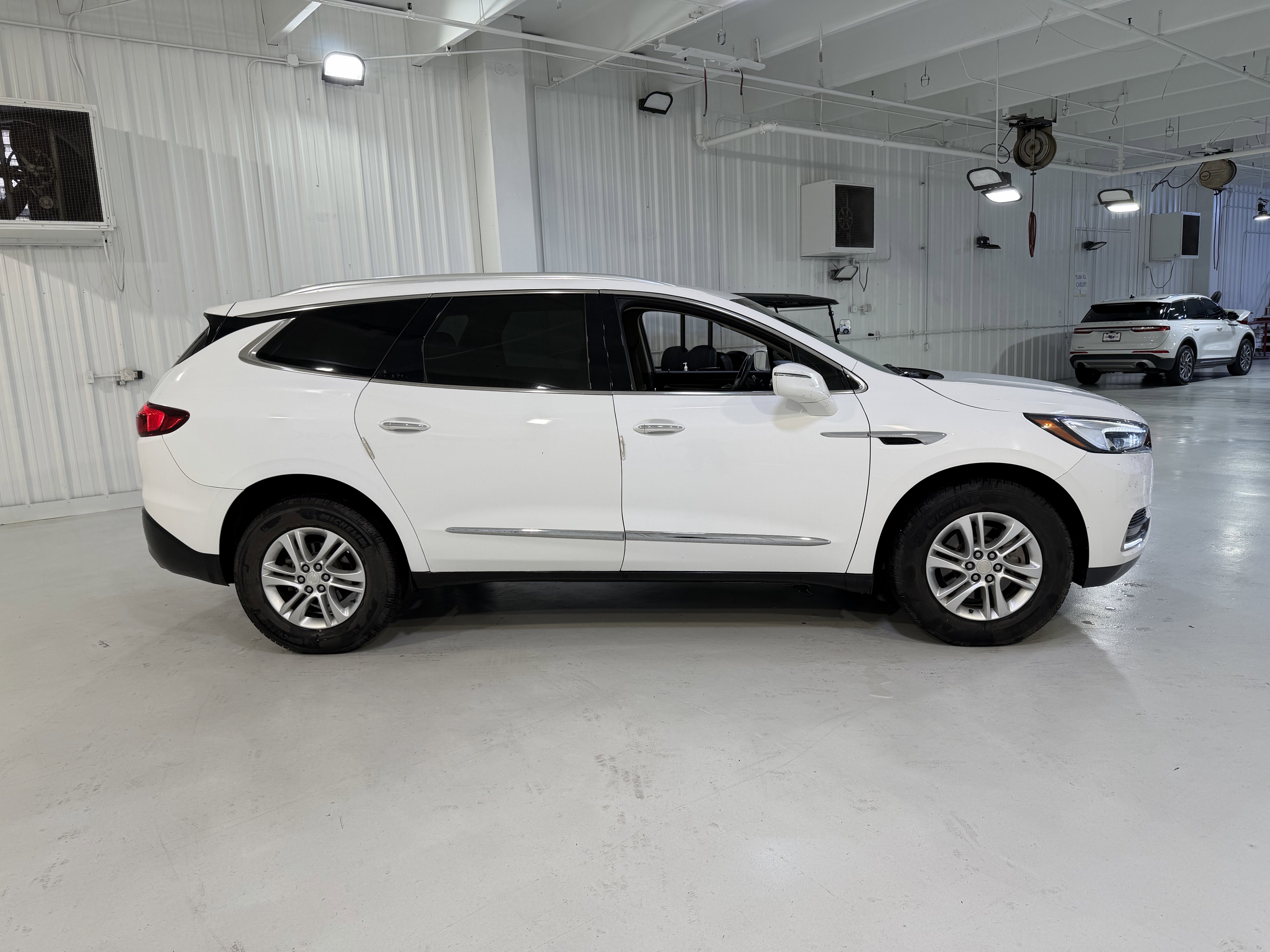 Used 2019 Buick Enclave Essence AWD/4WD image 6