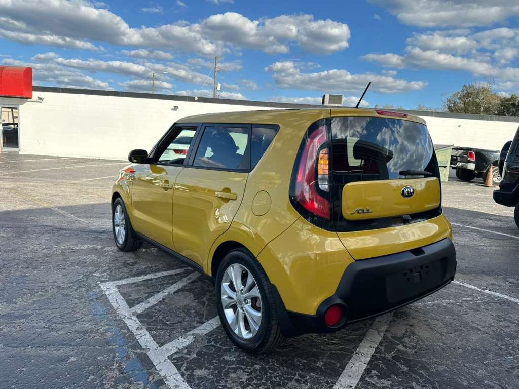 Used 2015 Kia Soul + image 5