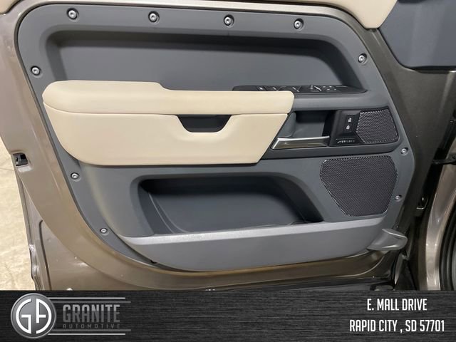 Used 2024 Land Rover Defender 110 X-Dynamic SE image 15