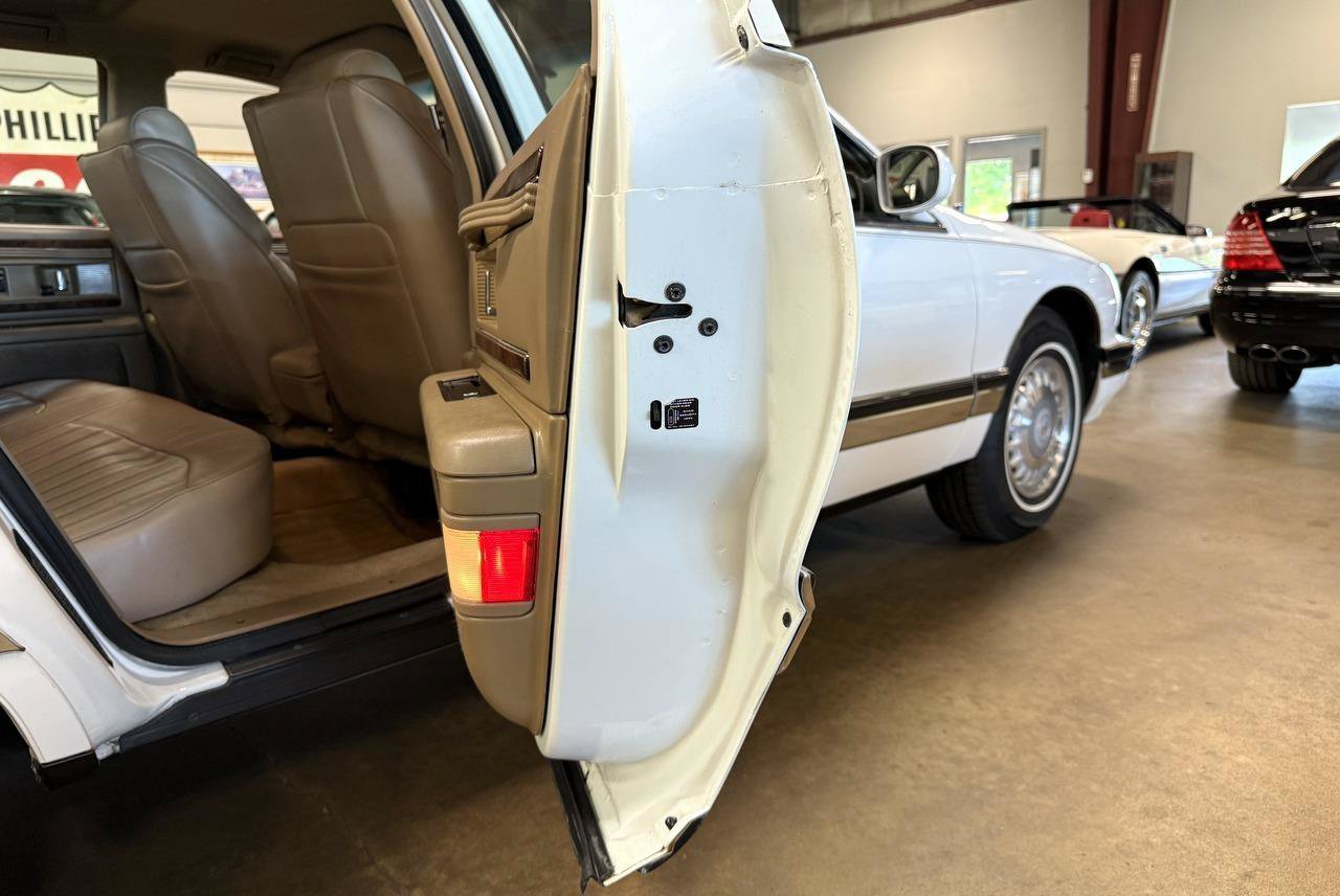 Used 1995 Buick Roadmaster Estate RWD image 80