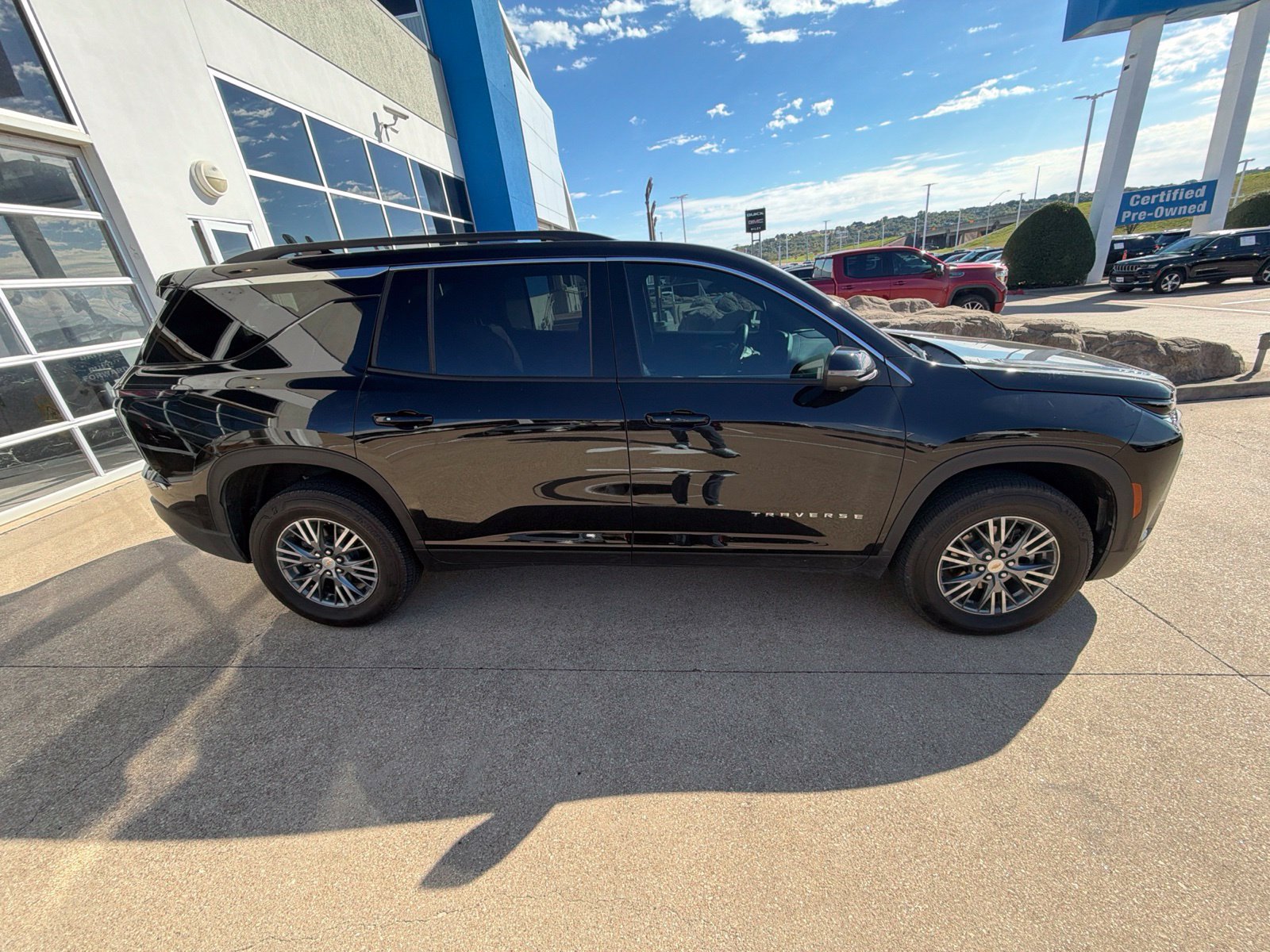 Used 2026 Chevrolet Traverse LT w/ Driver Confidence Package FWD image 12