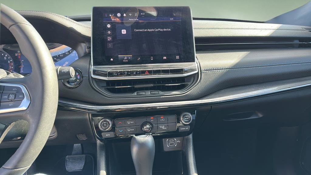 Used 2025 Jeep Compass Latitude w/ Altitude Special Edition image 8