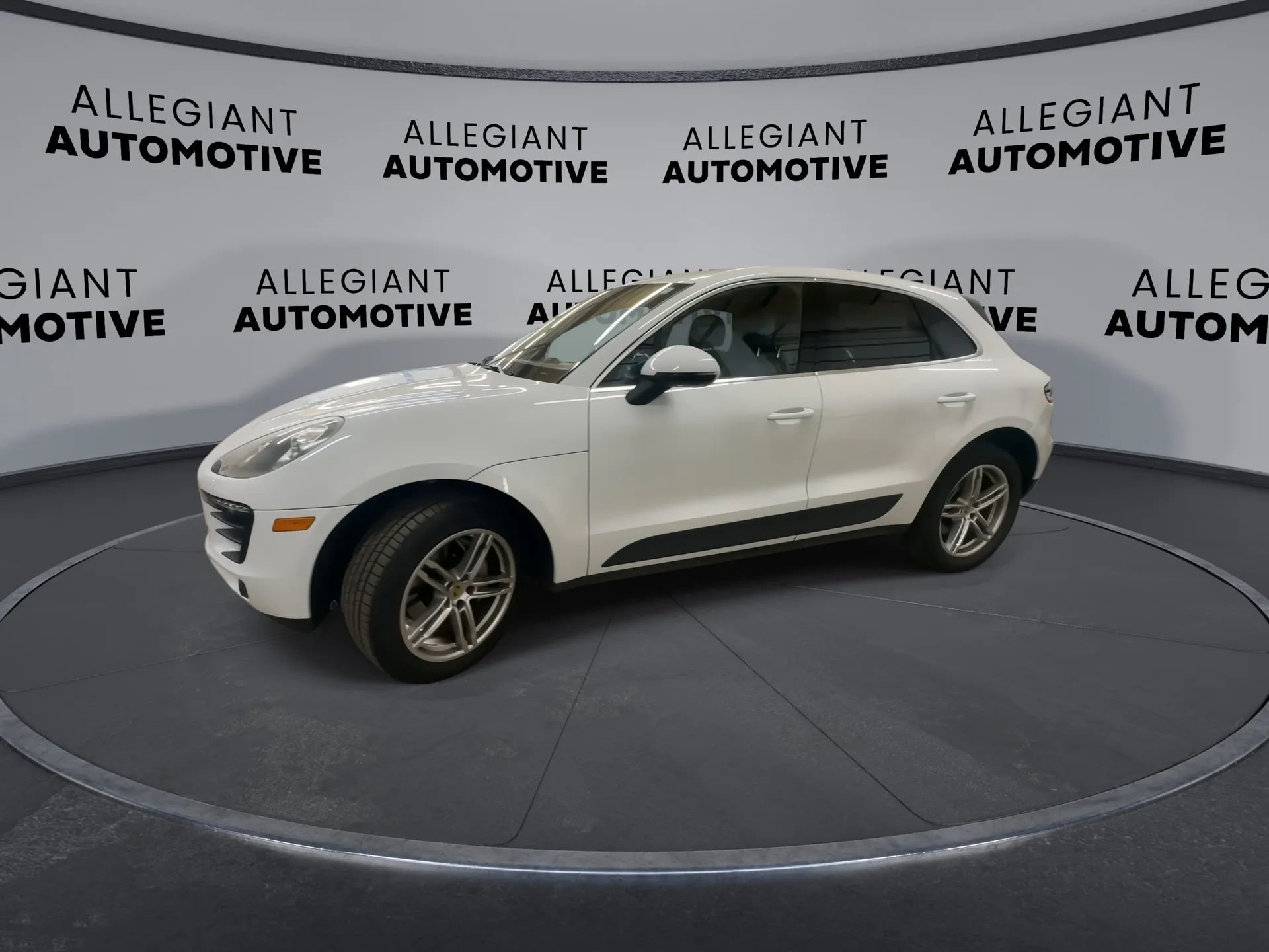 Used 2017 Porsche Macan S image 6