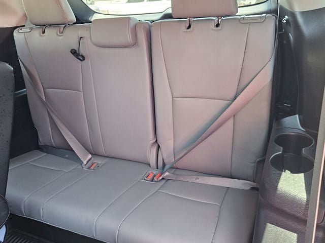 Used 2024 Toyota Highlander XLE FWD image 11
