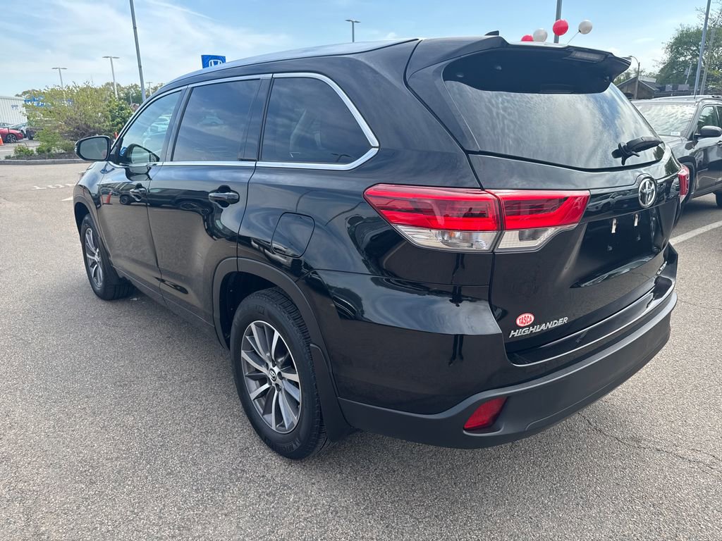 Used 2017 Toyota Highlander XLE AWD/4WD image 5