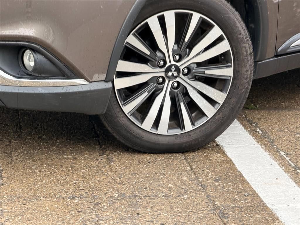 Used 2019 Mitsubishi Outlander AWD image 29
