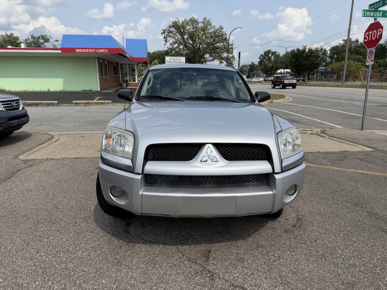 Used 2008 Mitsubishi Raider LS RWD image 4