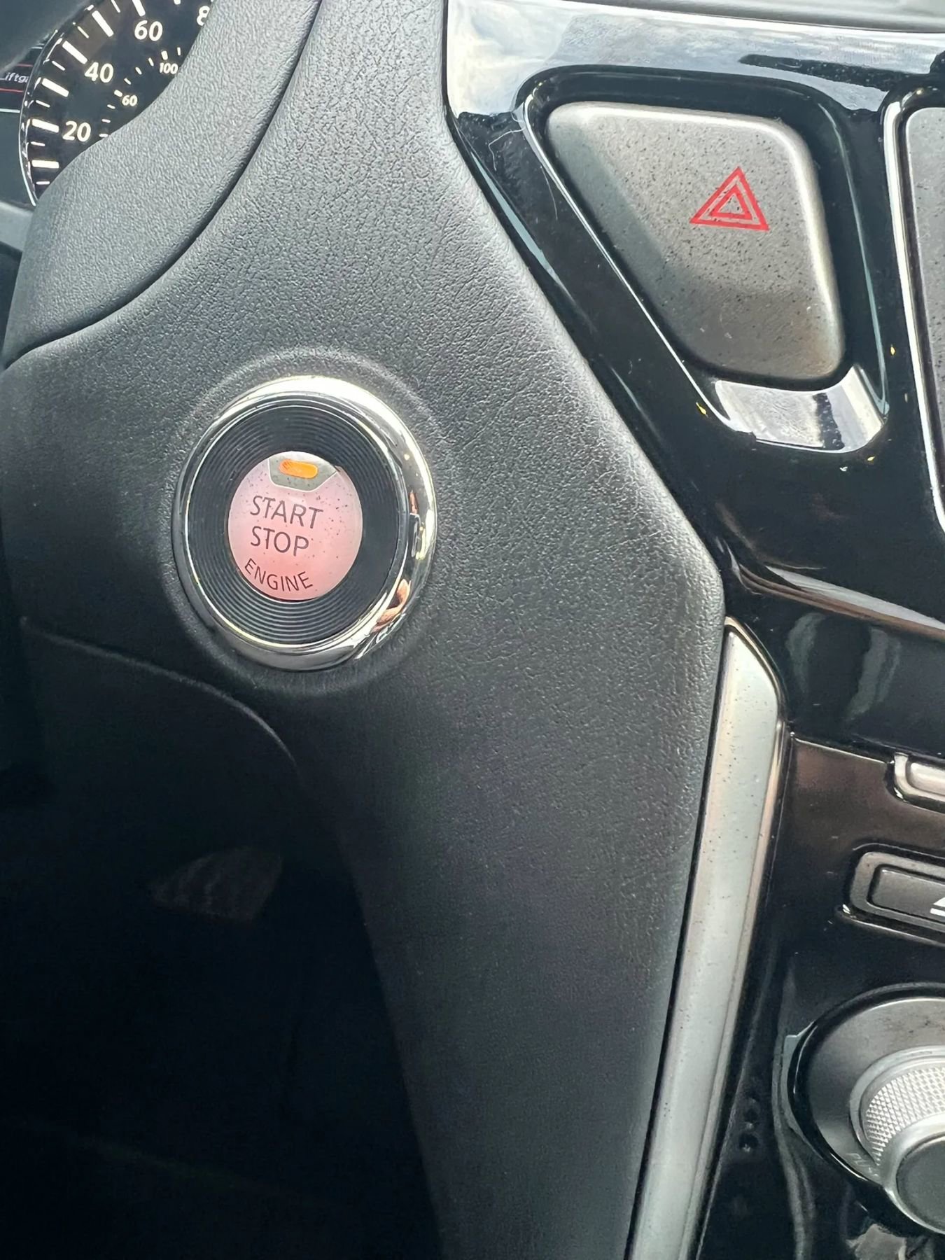 Used 2020 Nissan Pathfinder SV image 12