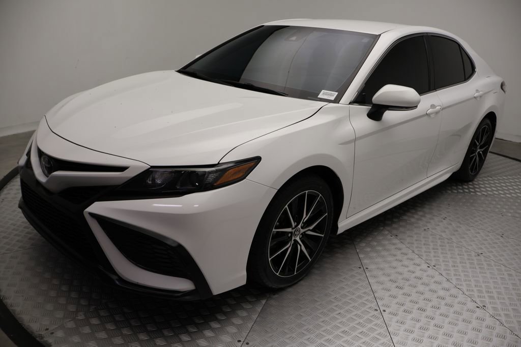 Used 2023 Toyota Camry SE FWD image 2