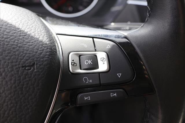 Used 2018 Volkswagen Tiguan SE w/ Panoramic Sunroof Package AWD/4WD image 16