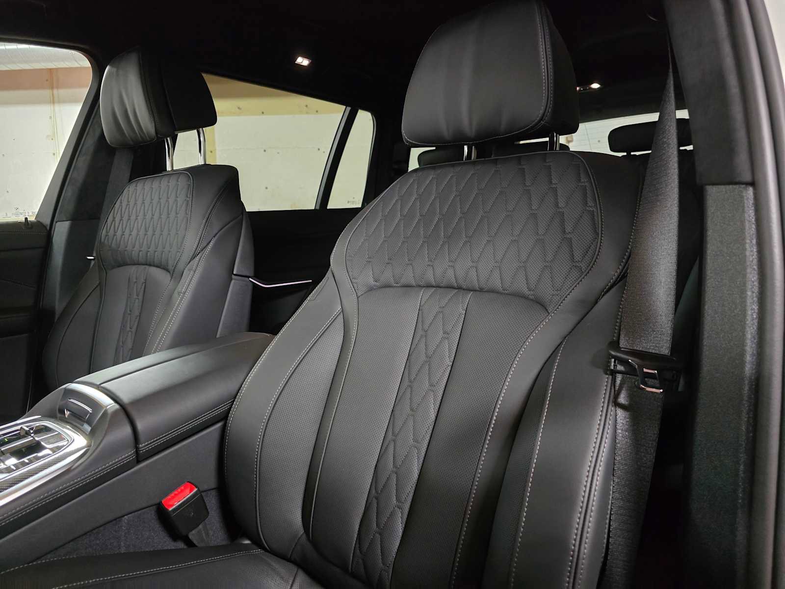 New 2026 BMW X7 M60i image 25