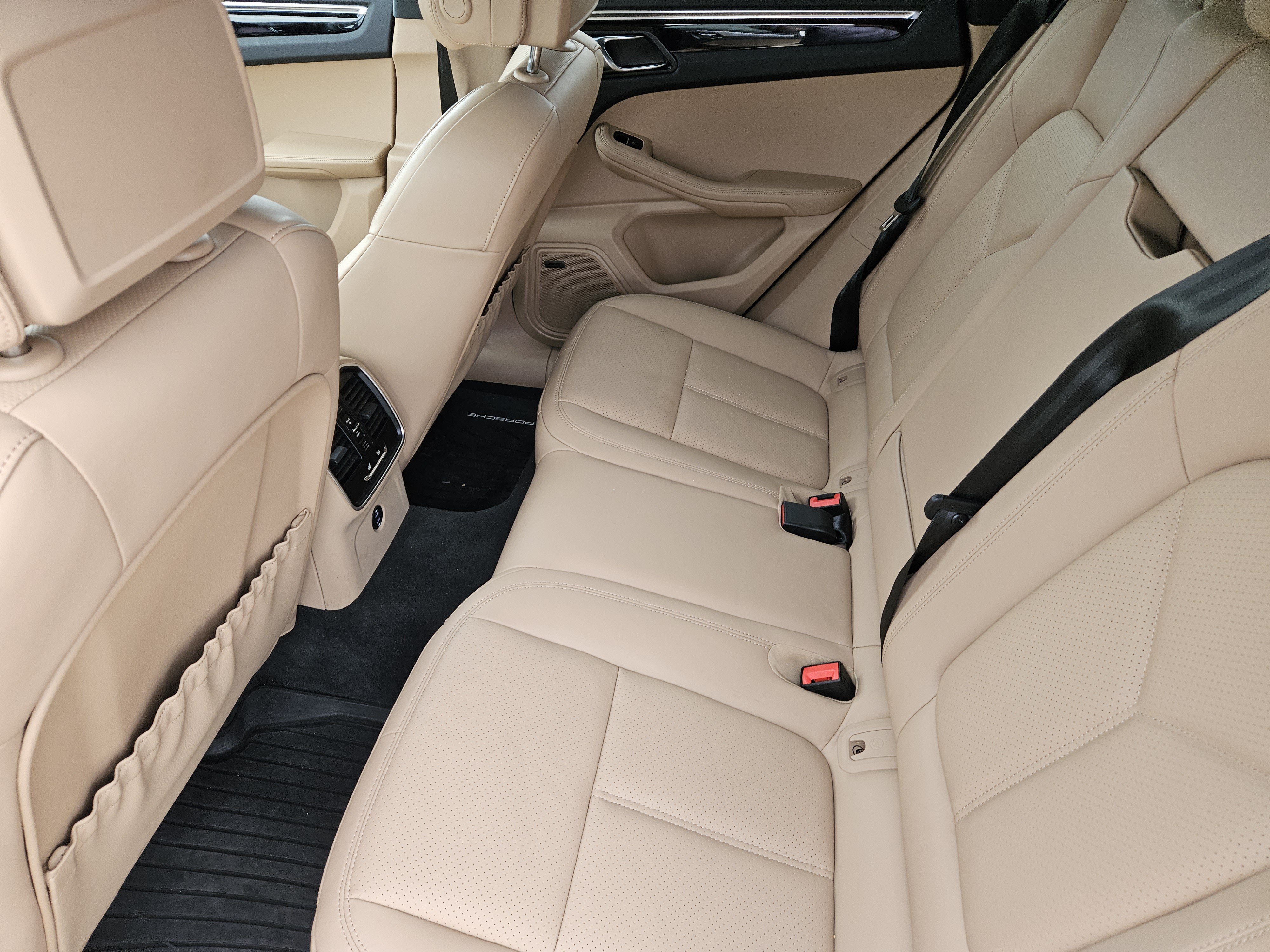 Certified 2026 Porsche Macan AWD/4WD image 28