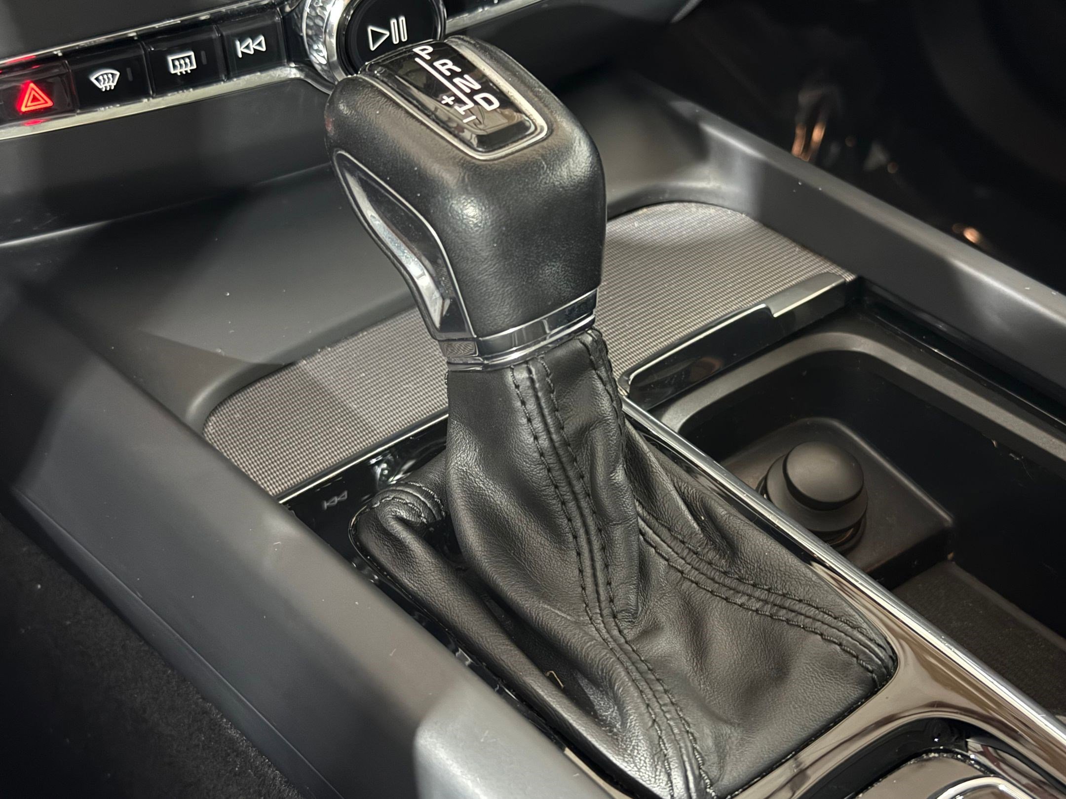 Used 2019 Volvo XC60 T5 Inscription w/ Protection Package Premier image 15