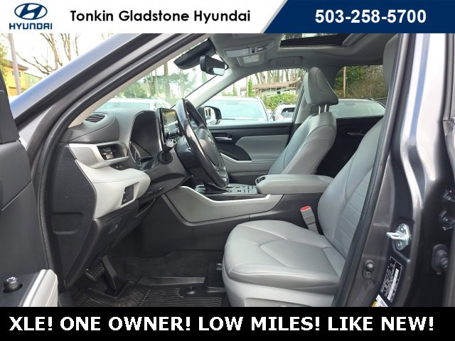 Used 2022 Toyota Highlander XLE image 9