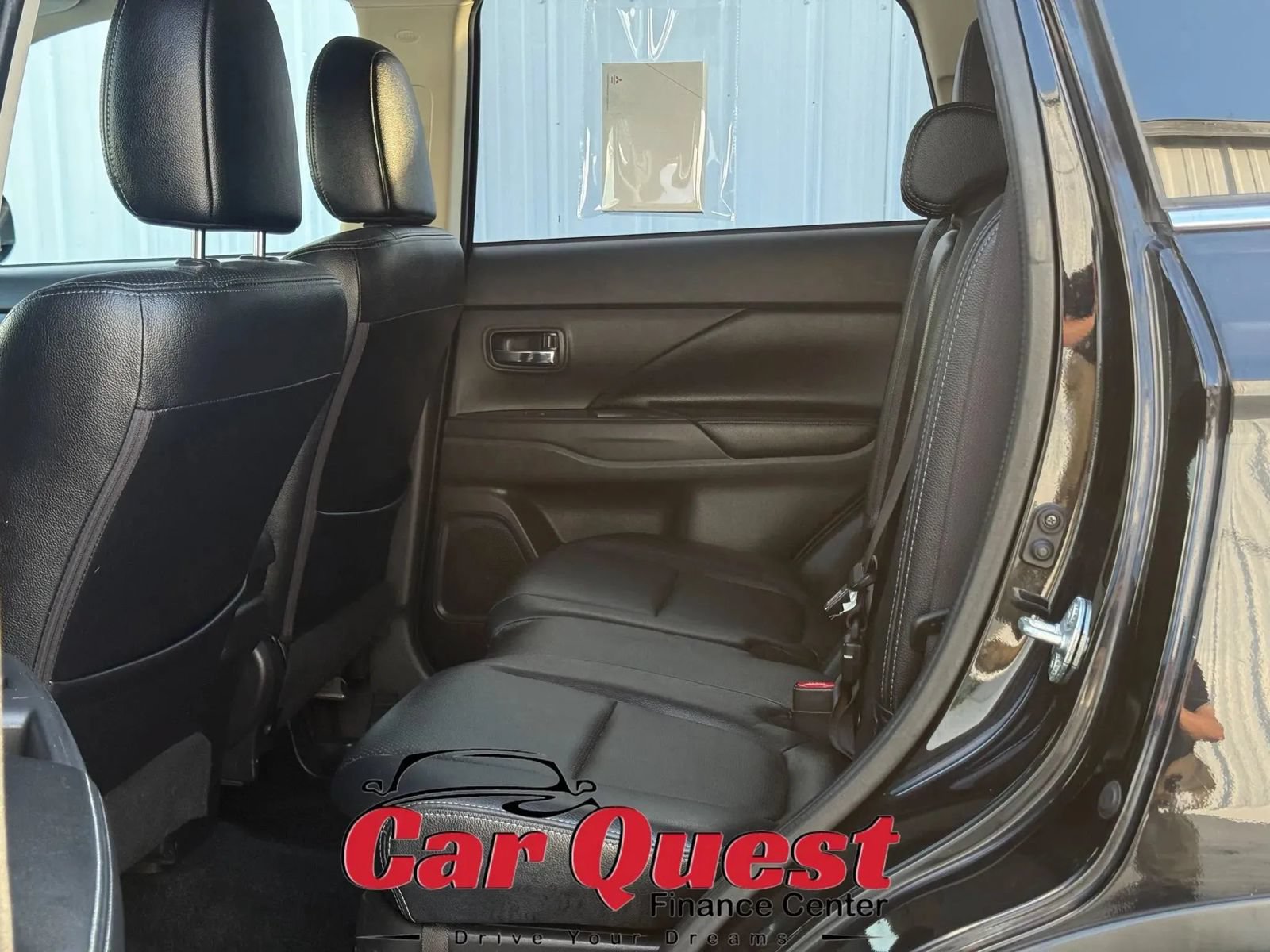 Used 2017 Mitsubishi Outlander GT AWD/4WD image 12