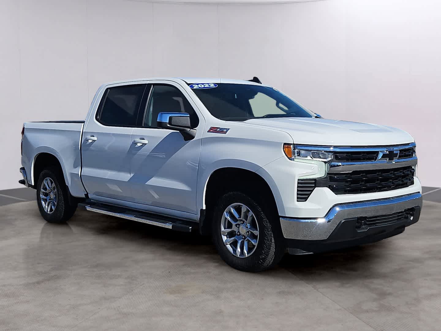 Used 2022 Chevrolet Silverado 1500 LT AWD/4WD image 3