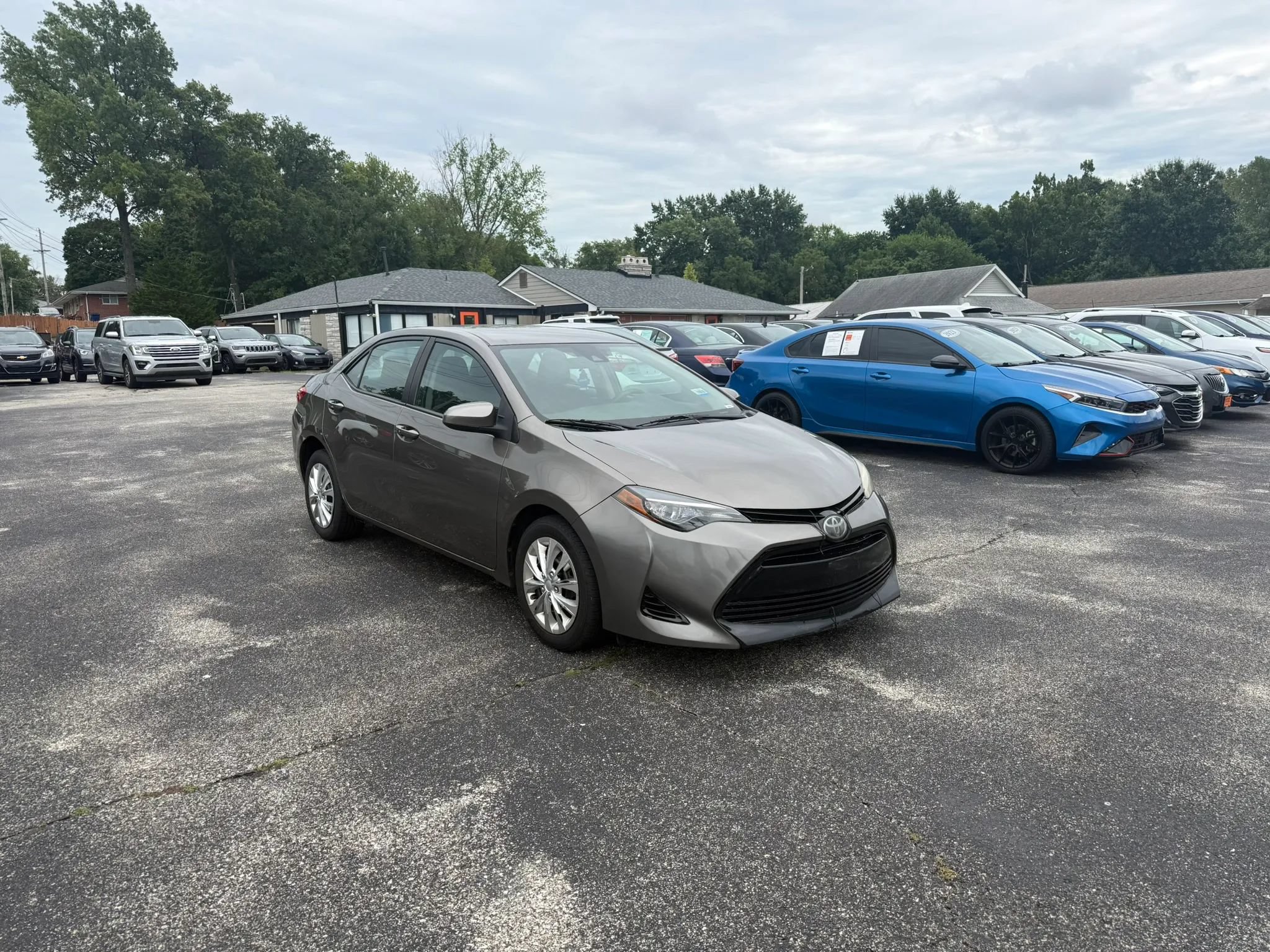Used 2017 Toyota Corolla LE w/ Carpet Mat Package (TMS) FWD image 7