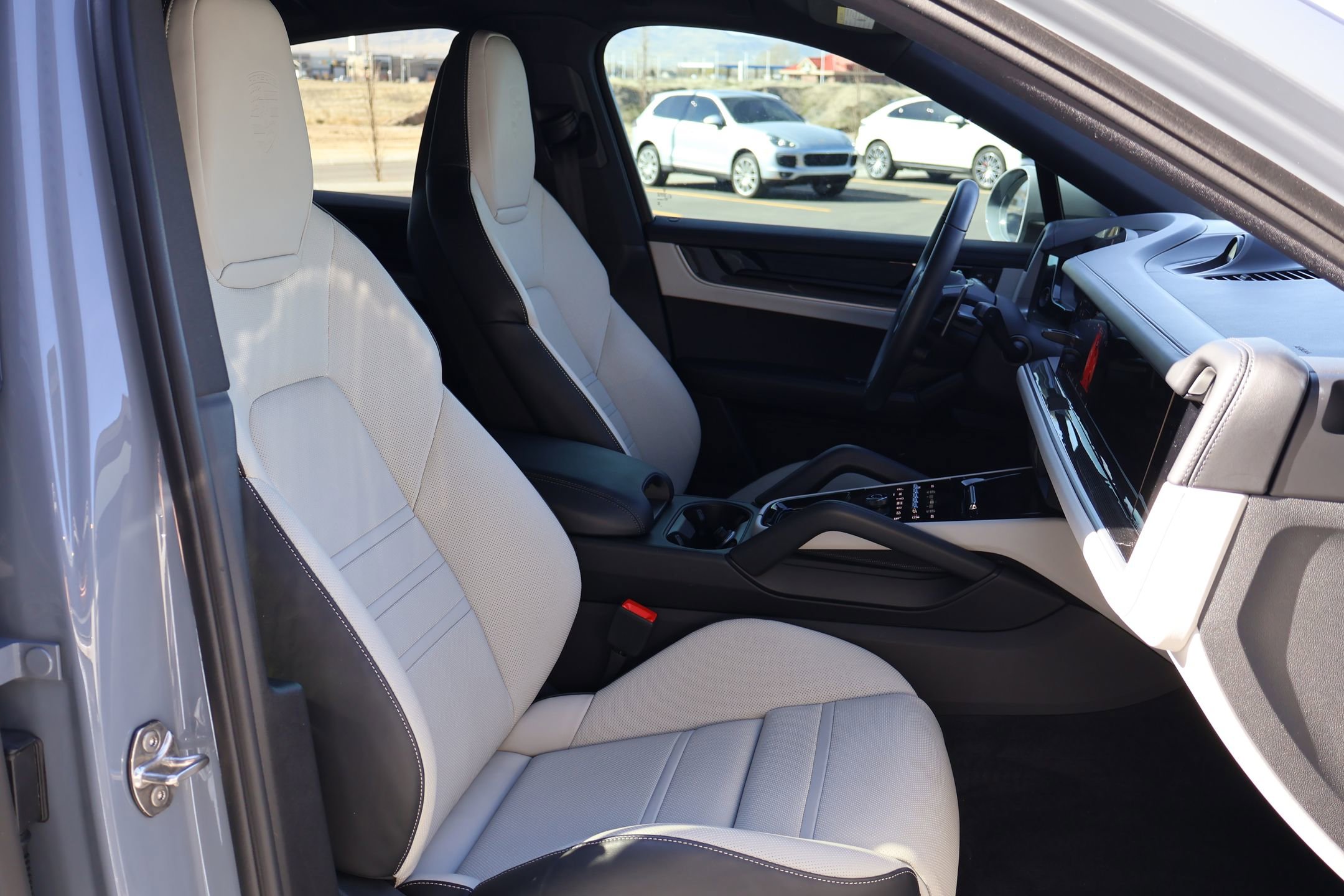 Used 2025 Porsche Cayenne S image 27