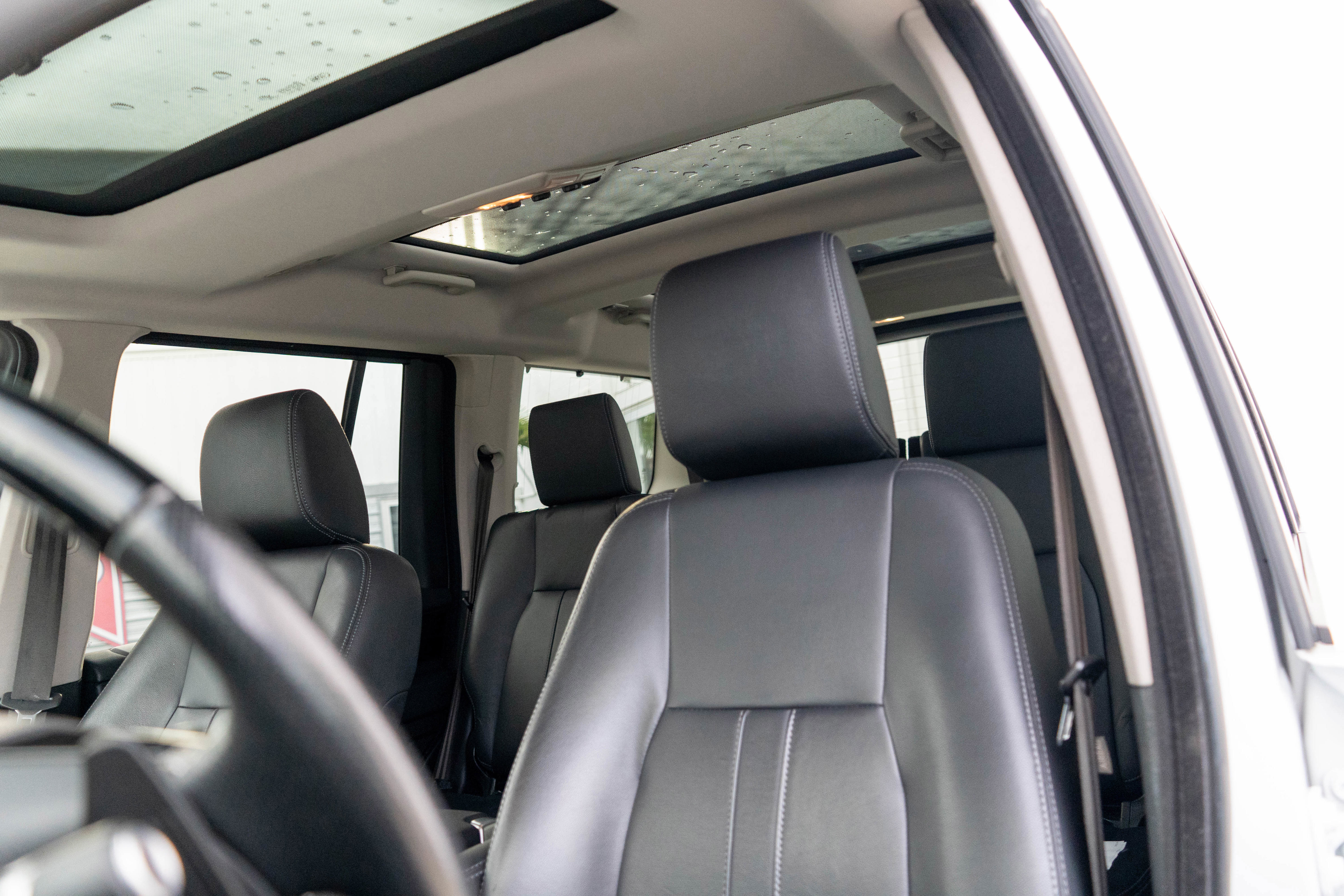 Used 2016 Land Rover LR4 HSE Silver Edition AWD/4WD image 9