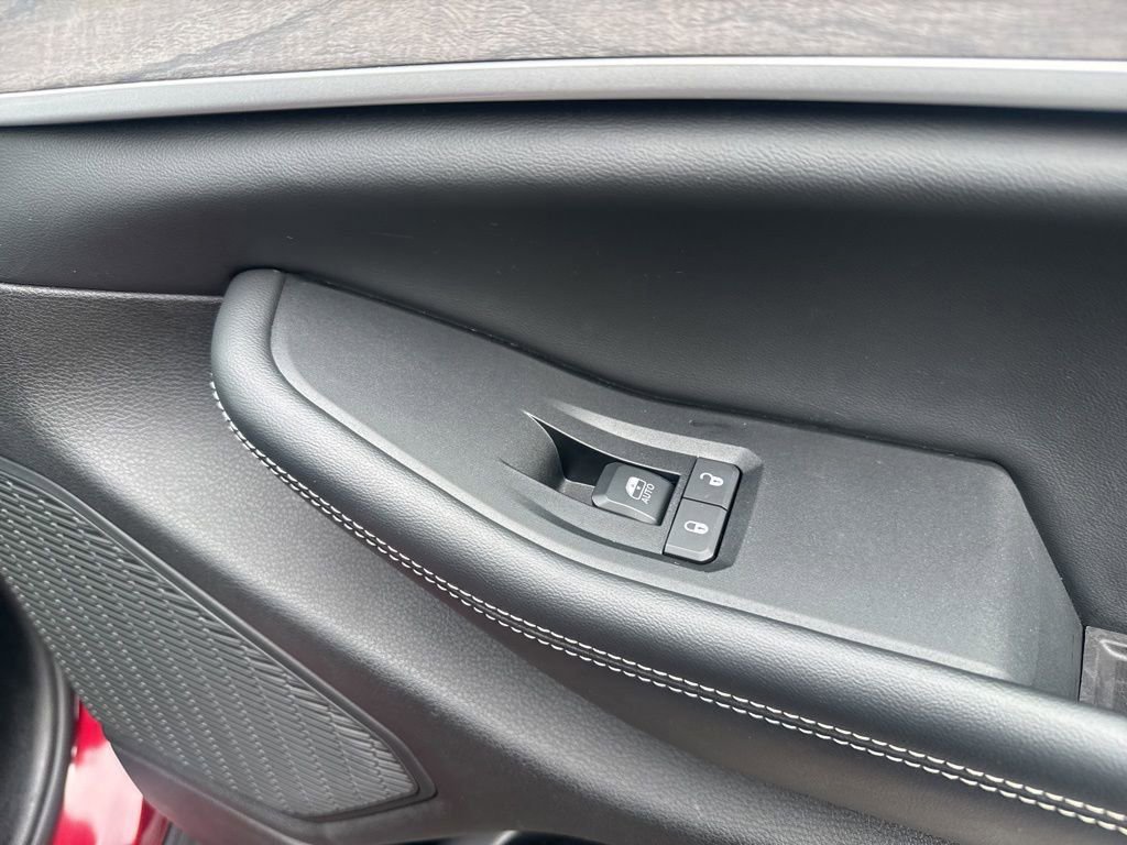 Used 2023 Jeep Grand Cherokee Limited w/ Black Appearance Package image 37
