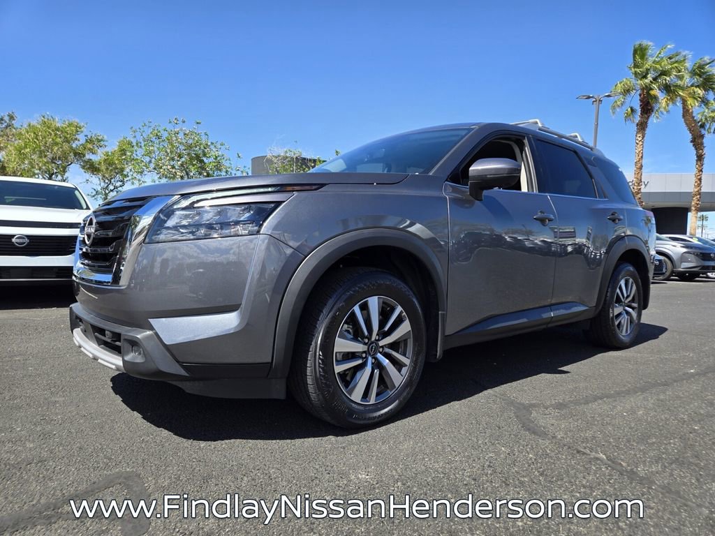 Used 2025 Nissan Pathfinder SL FWD video 2