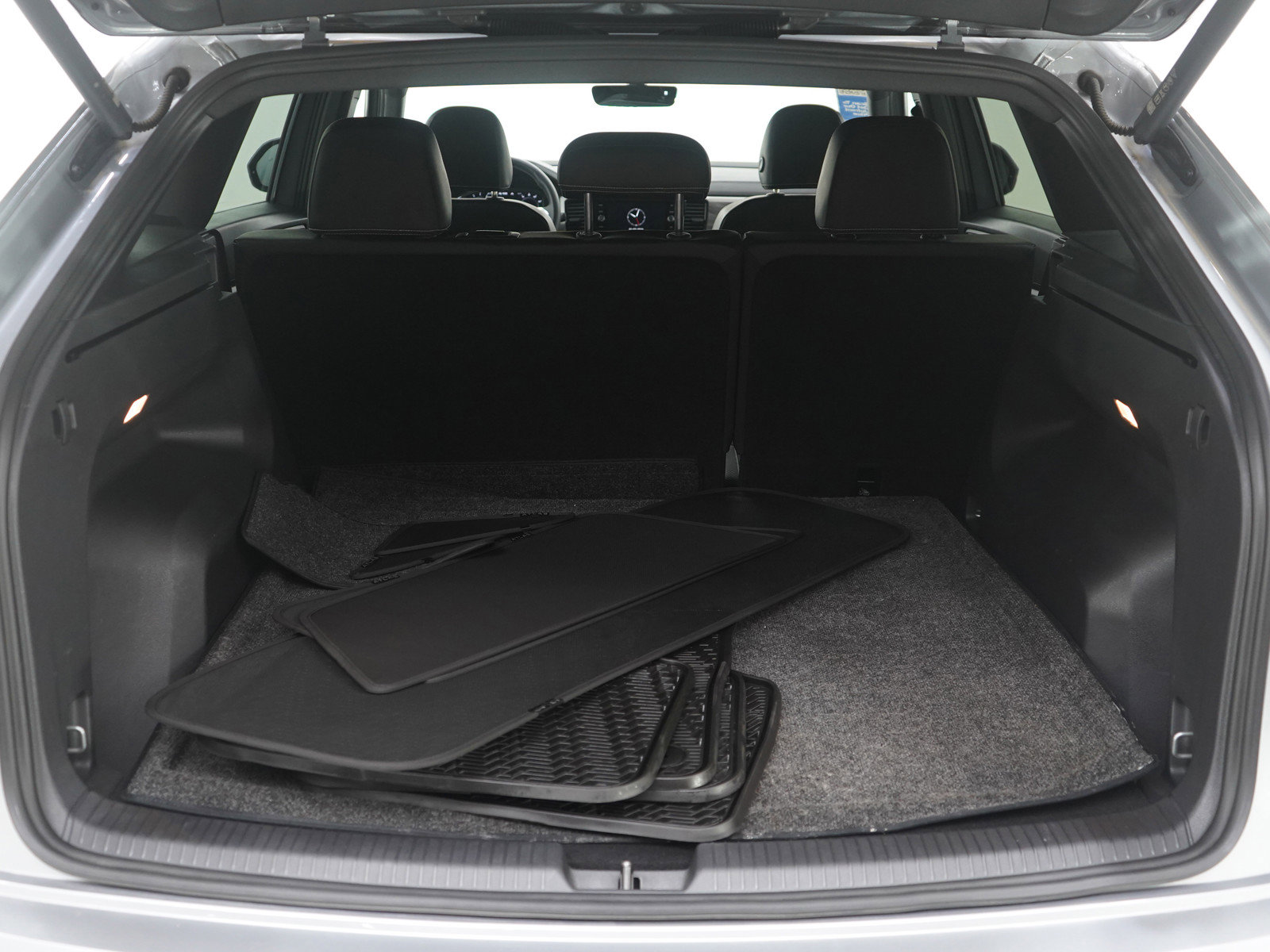 Used 2023 Volkswagen Atlas Cross Sport SE image 19