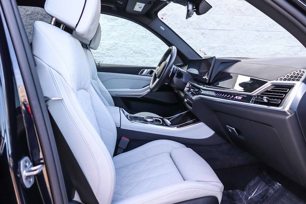 Used 2026 BMW X5 sDrive40i w/ M Sport Package image 16